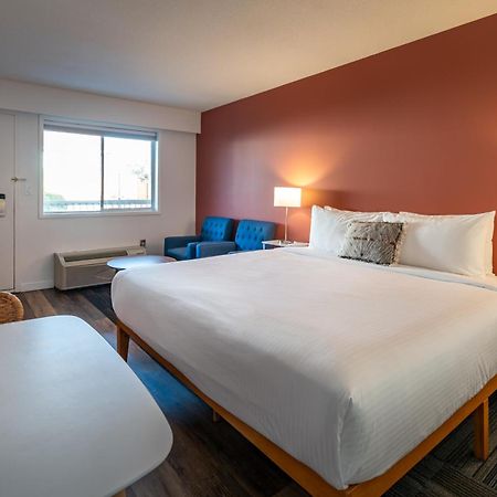 Okanagan Lakefront Resort Penticton Bagian luar foto