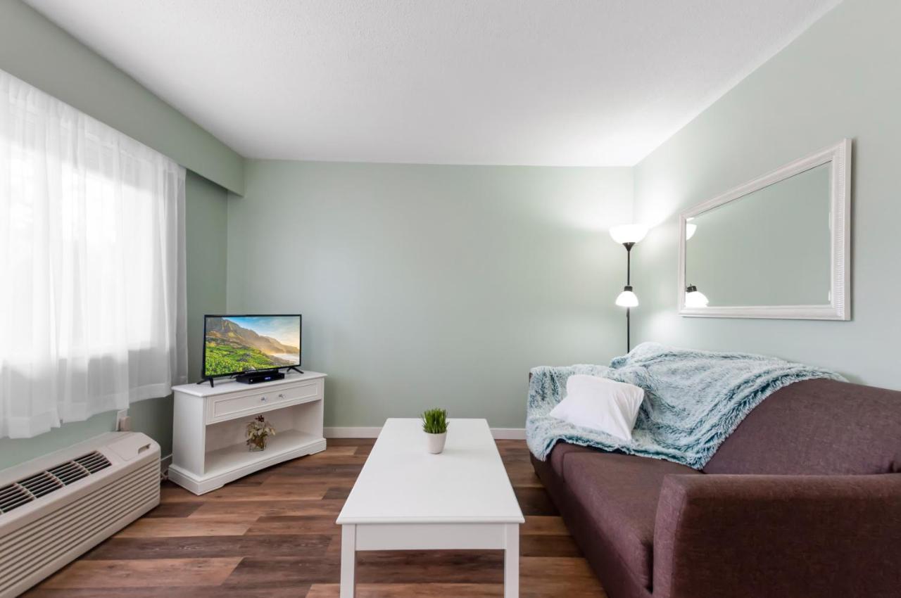 Okanagan Lakefront Resort Penticton Bagian luar foto