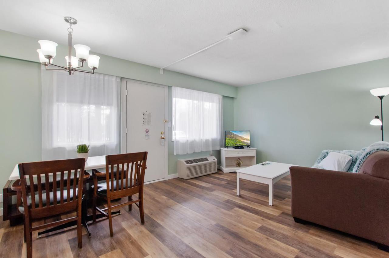 Okanagan Lakefront Resort Penticton Bagian luar foto