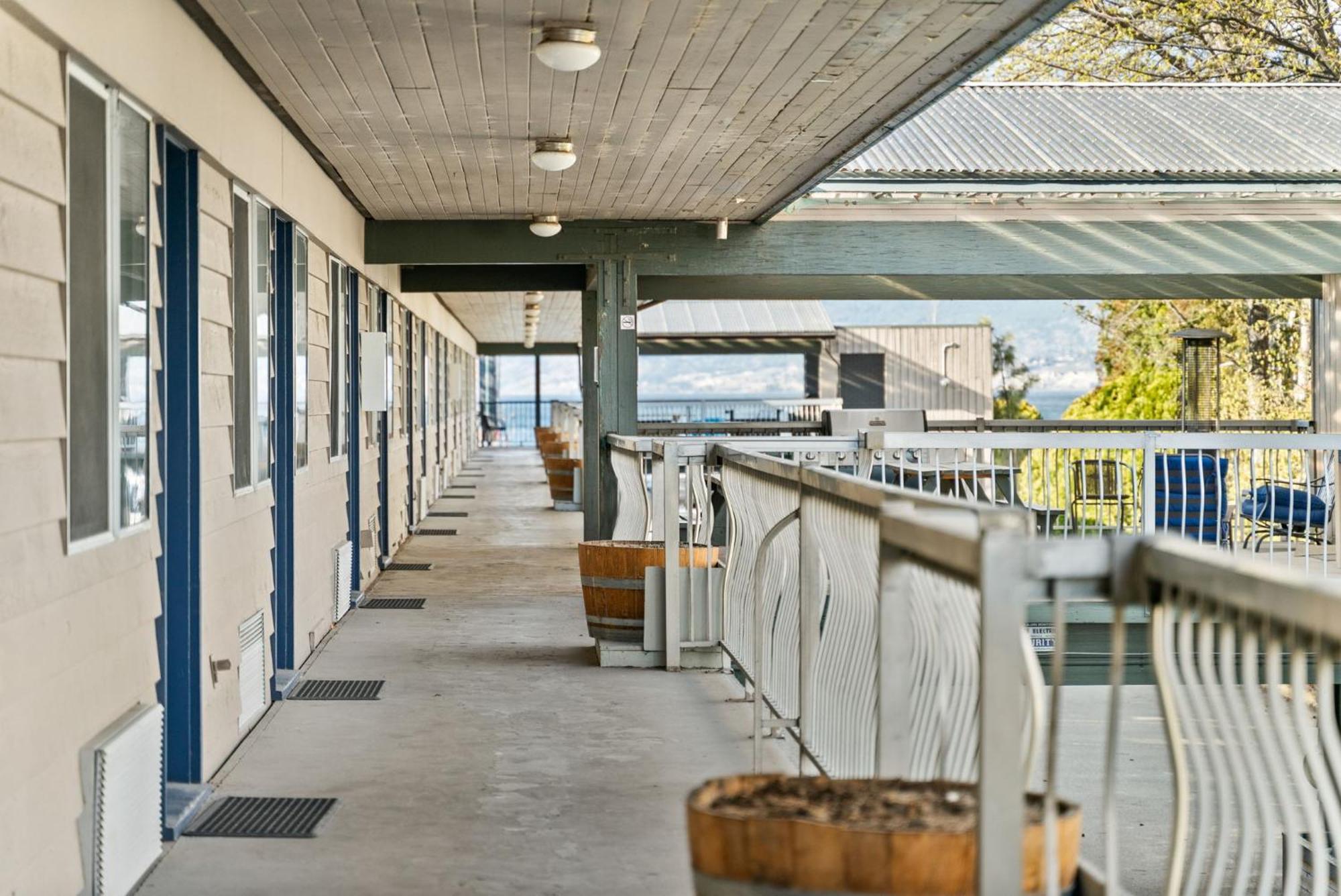 Okanagan Lakefront Resort Penticton Bagian luar foto