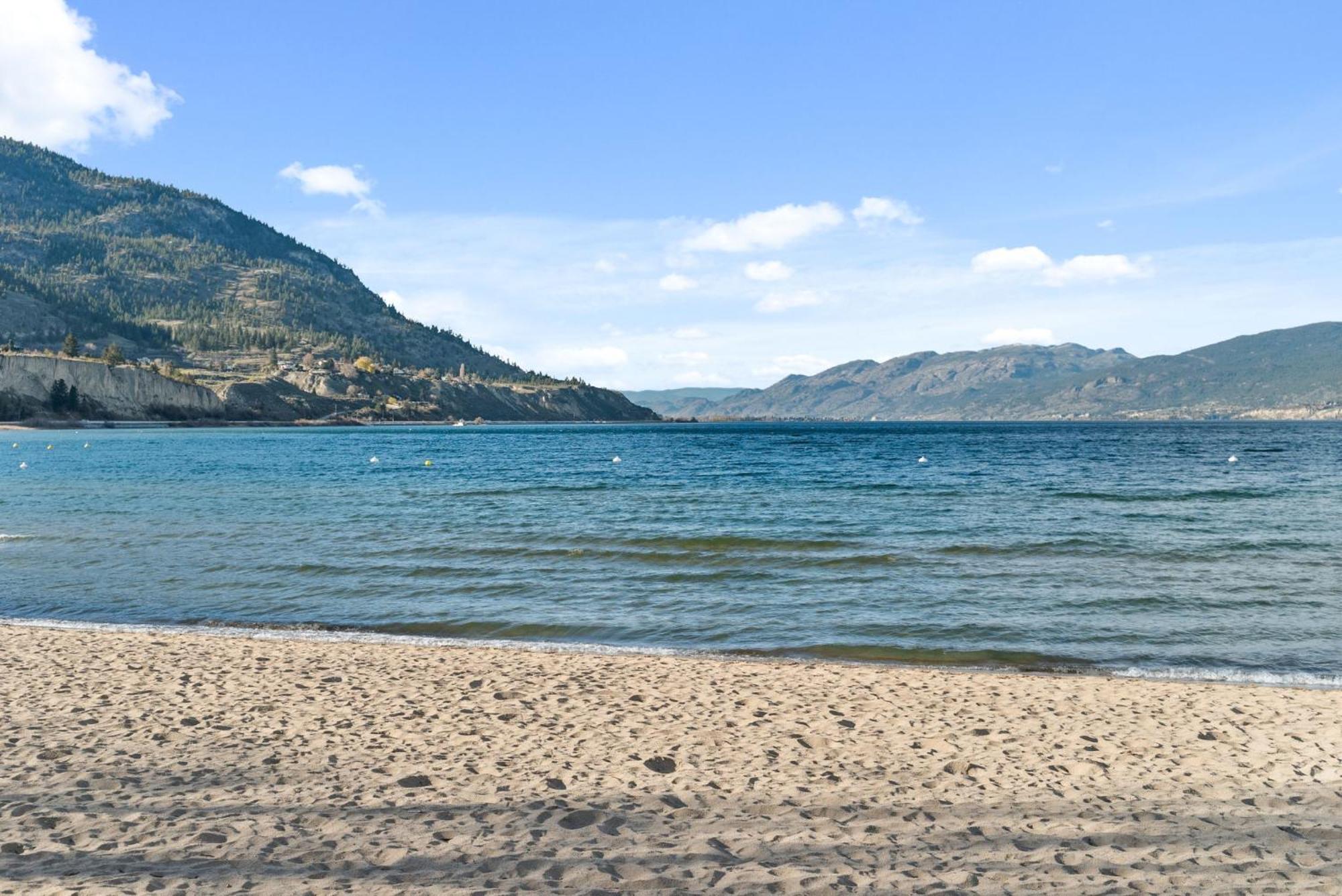 Okanagan Lakefront Resort Penticton Bagian luar foto